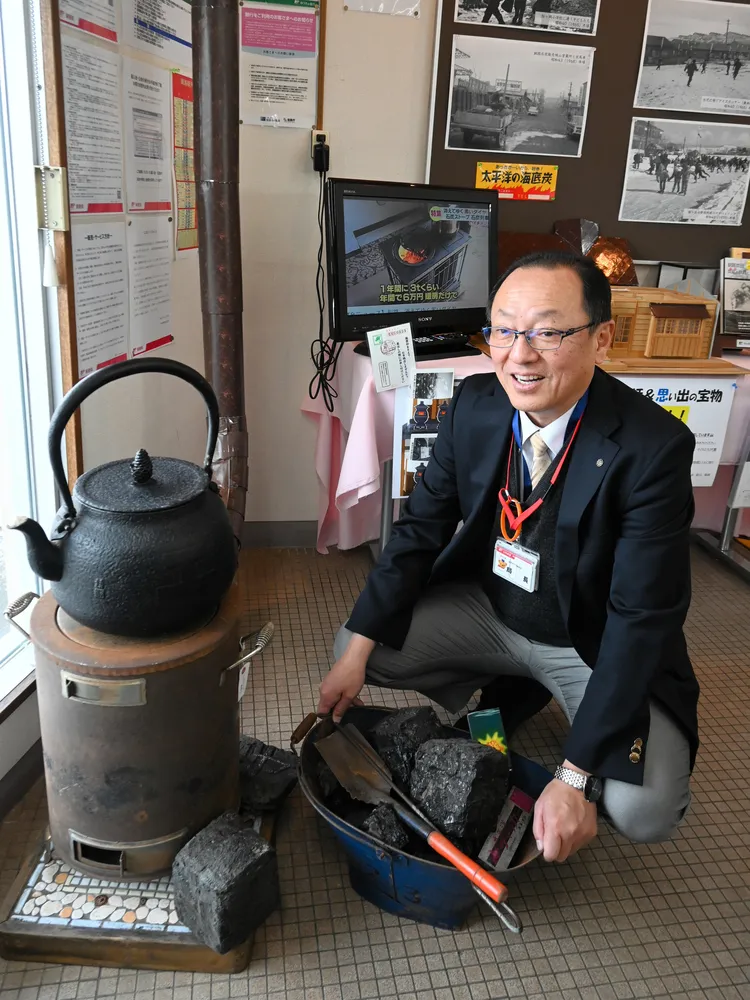 石炭のあった懐かしい暮らし 釧路桜ケ岡郵便局でストーブなど展示