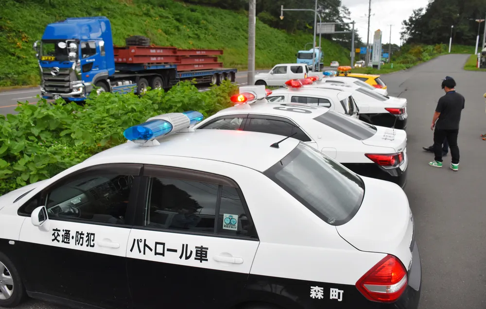 パトカーなど7台、安全運転訴え点灯 森町：北海道新聞デジタル