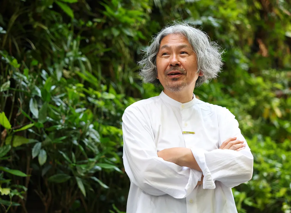 言葉が重なり合う森をつくる 権力者の虚構に抗する物語を 「夏迷宮」の