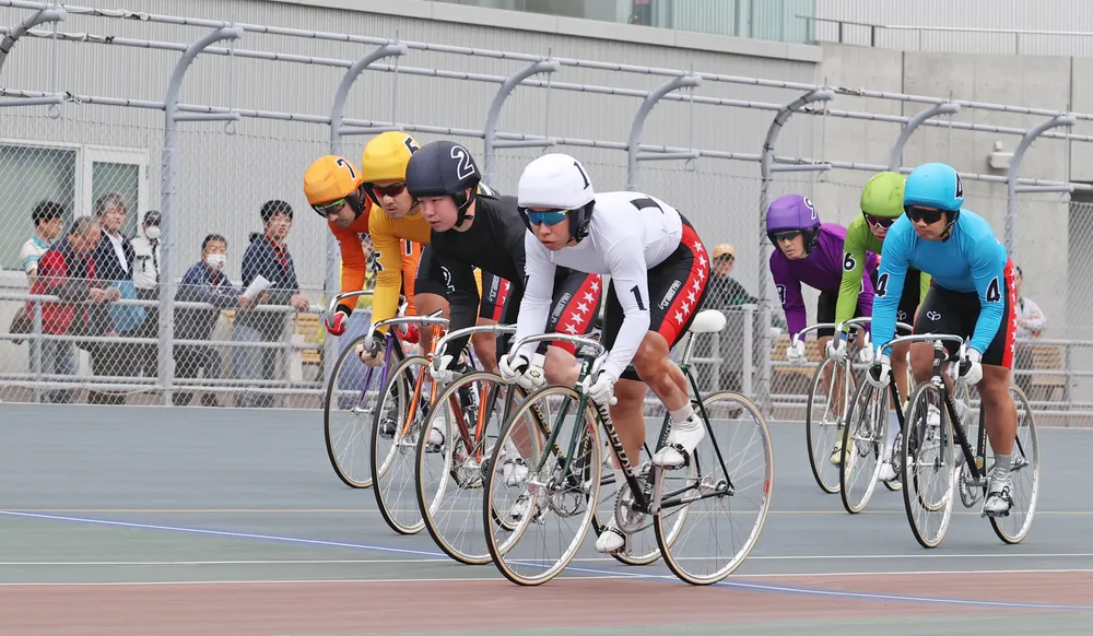 函館競輪ナイター「五稜郭杯」開幕 19日まで48レース：北海道新聞デジタル