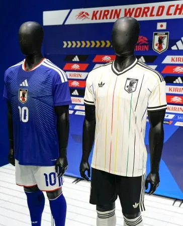 W杯日本代表、ユニホーム絶好調 売り上げ、白のアウェー用29倍：北海道