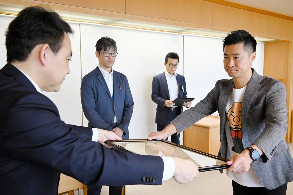 函館市に500万円寄付、ホテルテトラ・三浦社長に褒章：北海道新聞デジタル