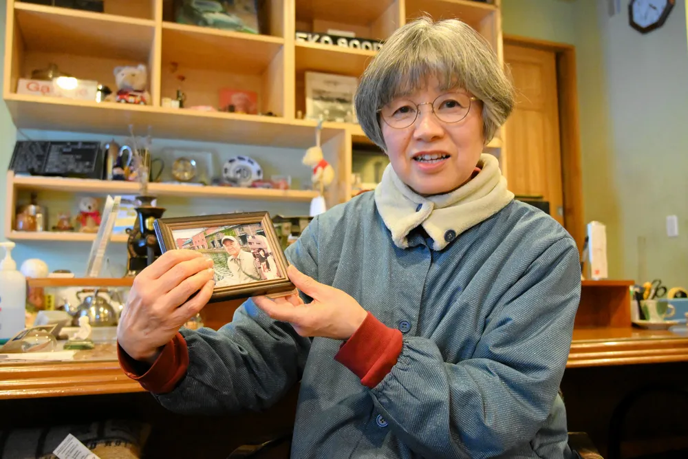 ＜いずみ　投稿者を訪ねて＞献体からの帰り　心待ちに　札幌の加藤さん作　「父からの宅配便」