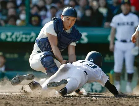 三重5―6大阪桐蔭 大阪桐蔭が競り勝つ：北海道新聞デジタル