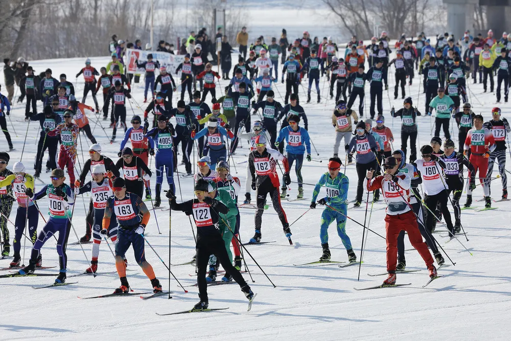13度の雪原　駆け抜けて汗　湧別原野クロスカントリー、北海道内外から584人
