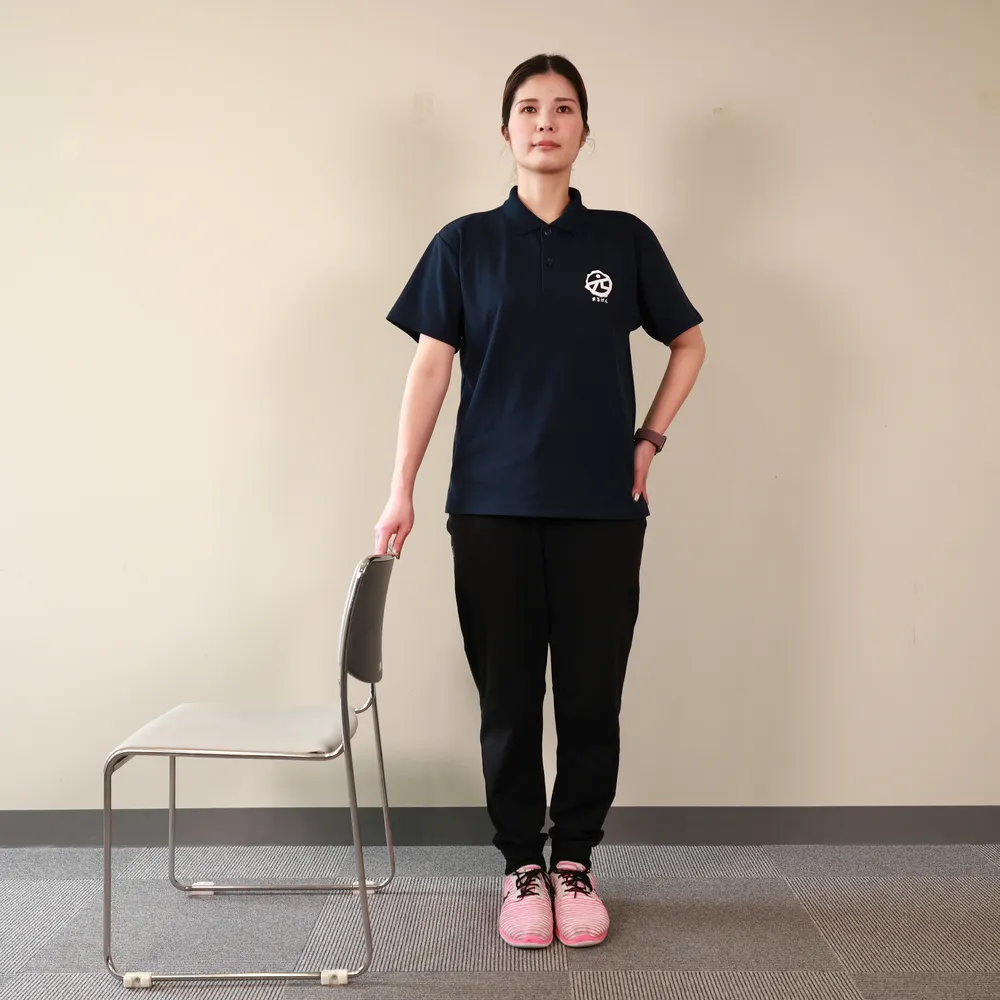 ＜やってみよう！「まる元」体操＞86　足踏みでバランスを保つ体操　軸足に体重かける感覚意識