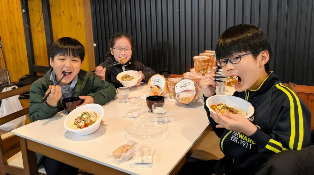 子ども食堂にぎわう　南平岸商店街振興組合の「コミュニティカフェこみか」　＜ＭＹタウン豊平区＞