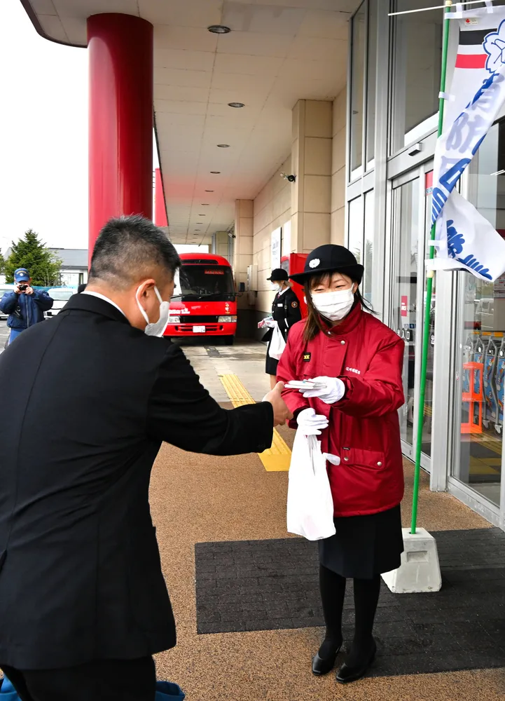 火の取り扱いに注意を呼び掛けた春の火災予防運動の街頭啓発