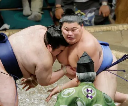 綱とり大の里が6連勝 横綱豊昇龍、大関琴桜は4勝目：北海道新聞