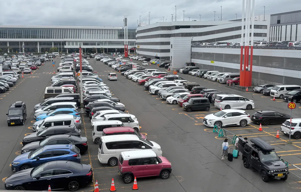 新千歳空港のB駐車場。土日祝日や大型連休期間の混雑が課題となっている