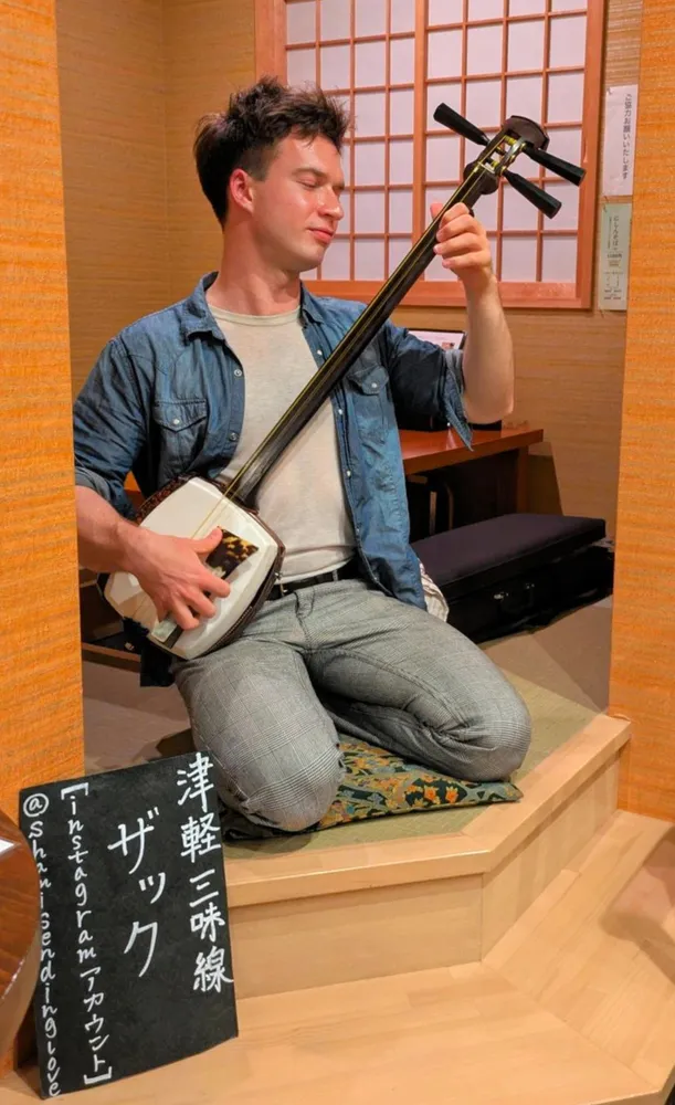 津軽三味線奏者の米国人ザックさん、函館で熱演＜みなみ風＞：北海道