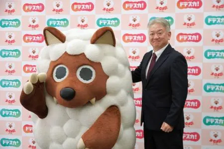 記者会見を終え、笑顔を見せる名古屋テレビ放送の清水伸司社長=18日午後、名古屋市