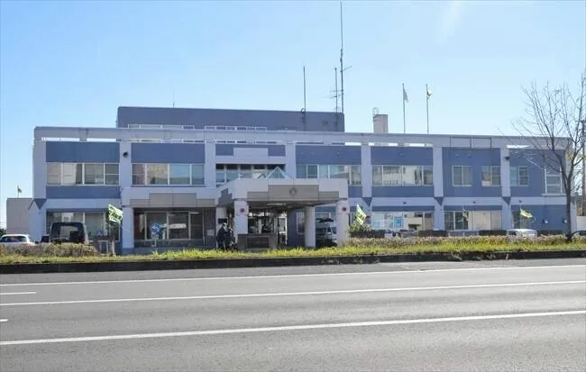 乗用車にはねられ74歳女性死亡　苫小牧
