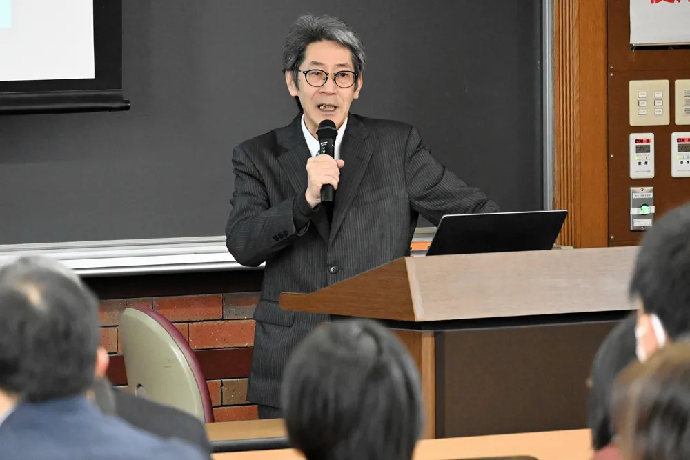 野生動物との共生について最終講義をする柳川久教授