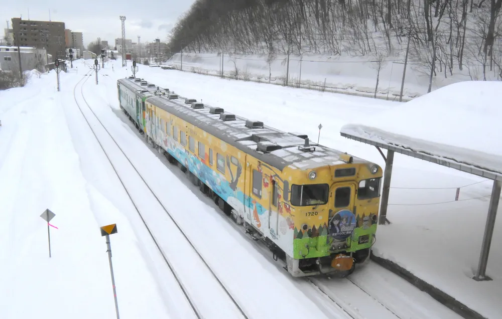 JR釧網線「流氷物語号」今季運行スタート　オホーツクの流氷を車窓から満喫