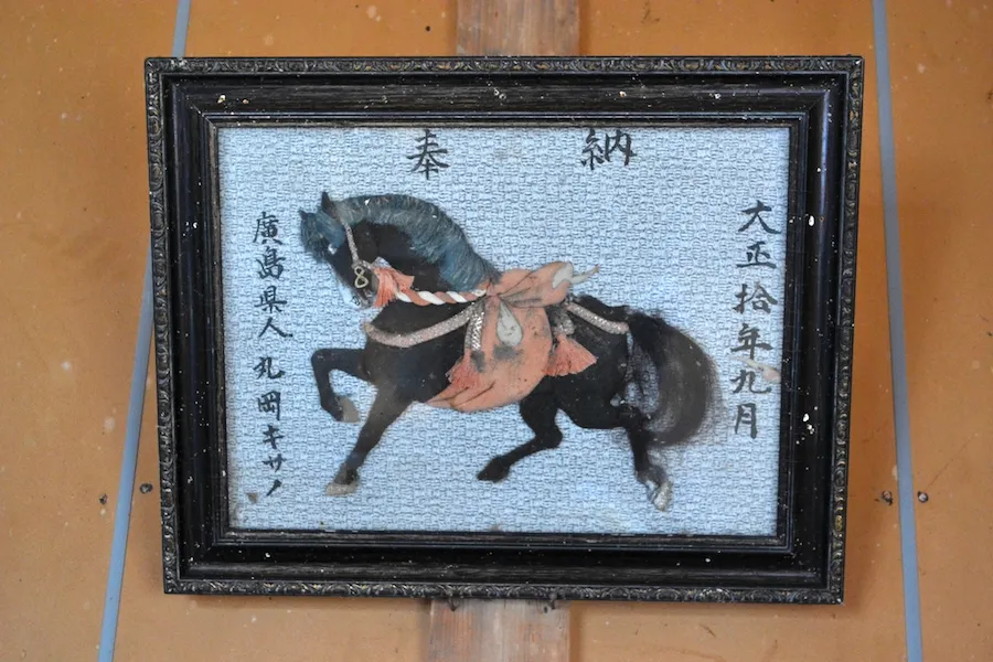 〇 札幌【躍動する馬たちののレリーフ風】幅91cm 非木製 ウォールアート 壁掛け 浮き彫り風 浮き彫り細工風 裸馬 サラブレッド 競走馬 本郷通店 im015-007-0024_sp_01.jpg