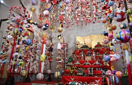 福岡「さげもん」華やかに 伝統ひな飾り、水郷彩る：北海道新聞デジタル