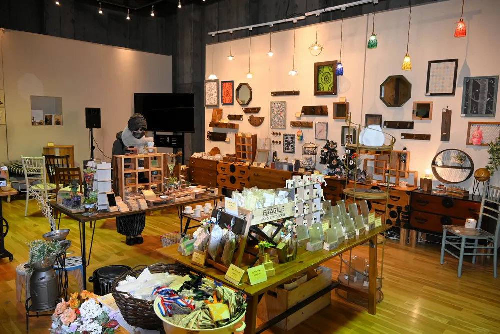 廃材活用の家具・雑貨を展示販売 旭川で「捨てない暮らし展」：北海道 