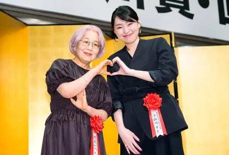小砂川さん「泥くさく愚直に」 芥川、直木賞の贈呈式：北海道新聞デジタル