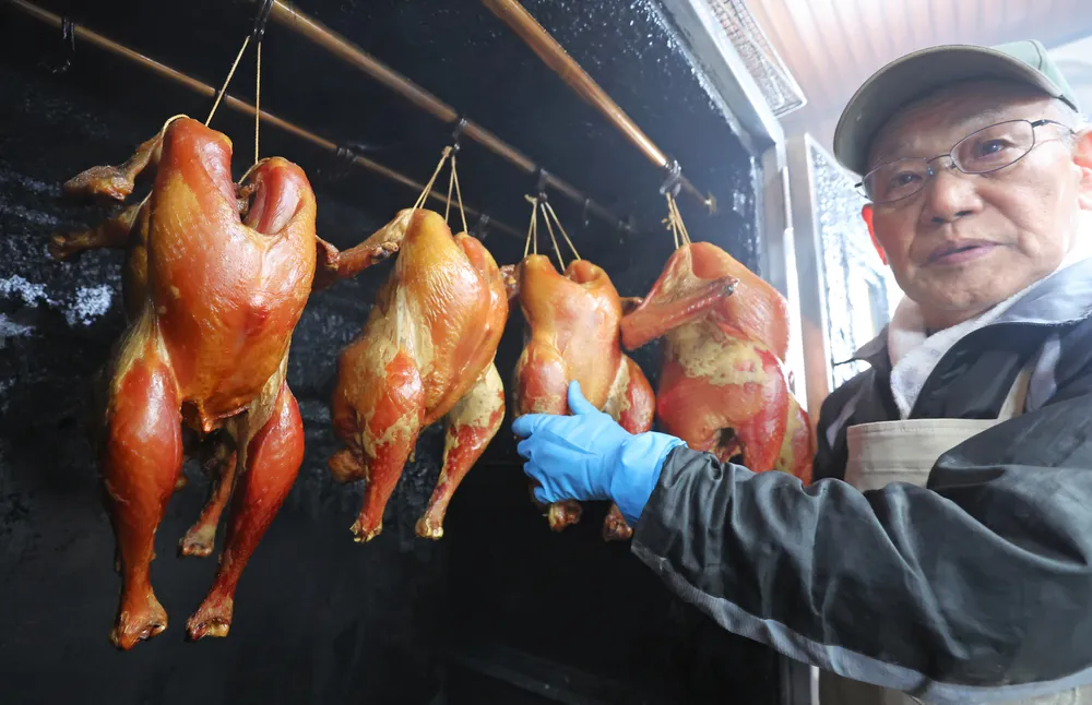 kiki73　オオシモフリスズメ35匹セット　鳥取県大山産 士幌きくや旅館、Xマス彩る七面鳥 昔ながらの製法でじっくり燻製