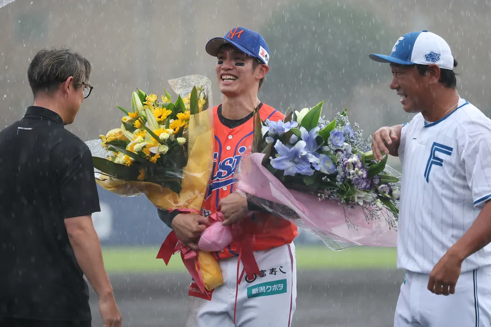元日本ハム陽岱鋼 最後の鎌ケ谷で2安打 引退セレモニー「ヒット打てて