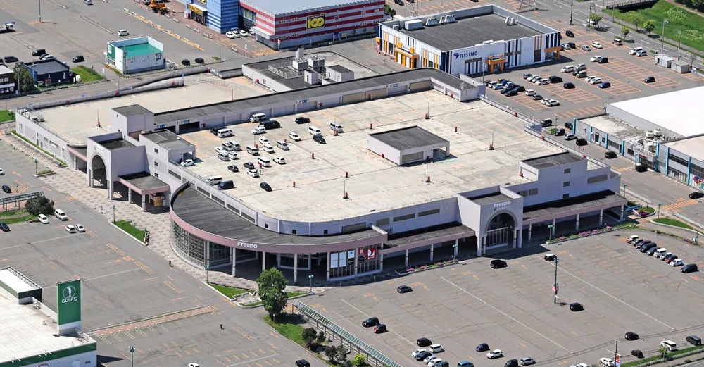 7月4日のグランドオープンが決まったフレスポスズランプラザ=5月27日、本社ヘリから（金本綾子撮影）