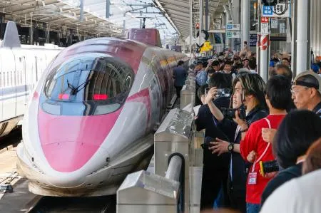 JR西、キティ新幹線が運行終了 8年間で約100万人乗車：北海道新聞デジタル