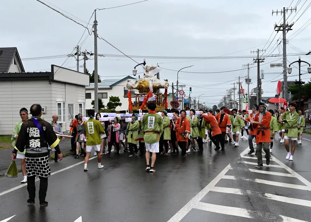 十勝最古の神社で360年祭 広尾の十勝神社、神輿渡御に過去最多101人が