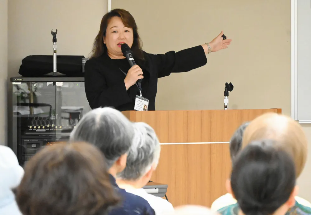 原爆の被害を受けた親族の体験を語る豊嶋起久子さん
