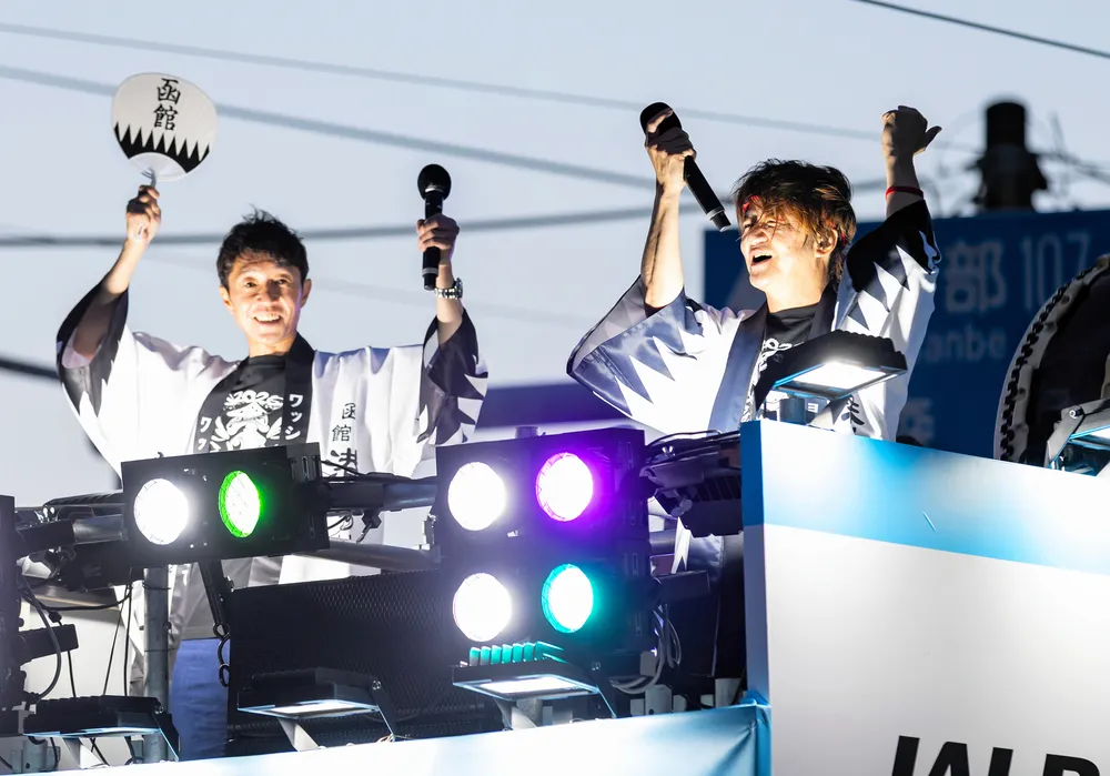 TERUさん熱唱に函館の夏最高潮 港まつりでパレード：北海道新聞デジタル