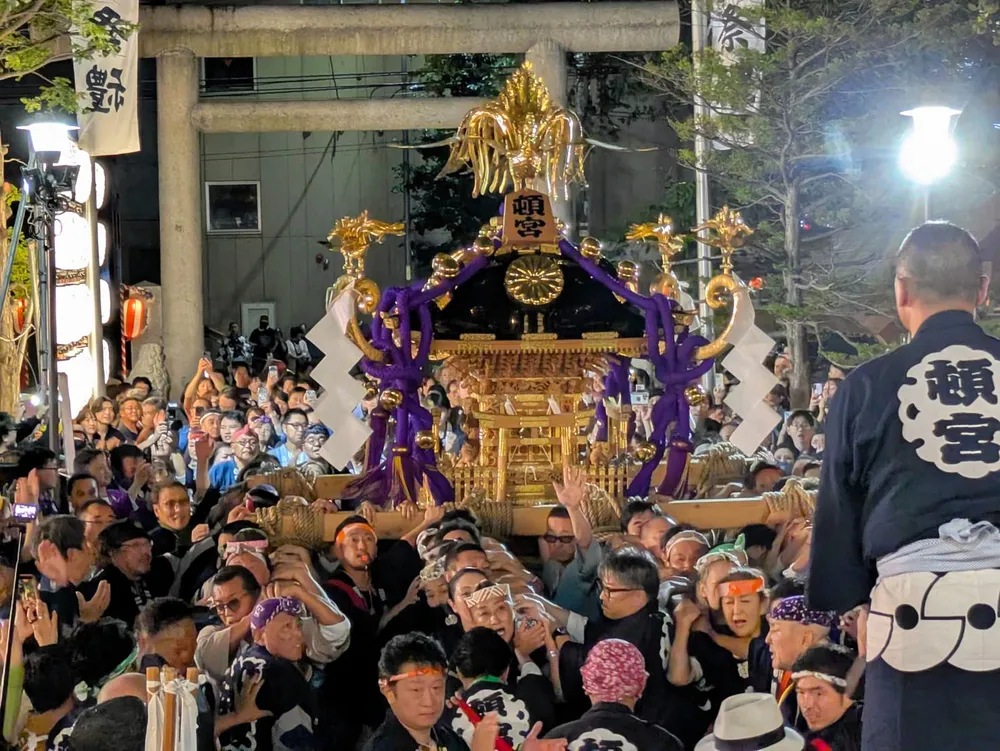 足並みそろえて「オイサ、オイサ」　札幌・北海道神宮頓宮例祭のみこし巡行