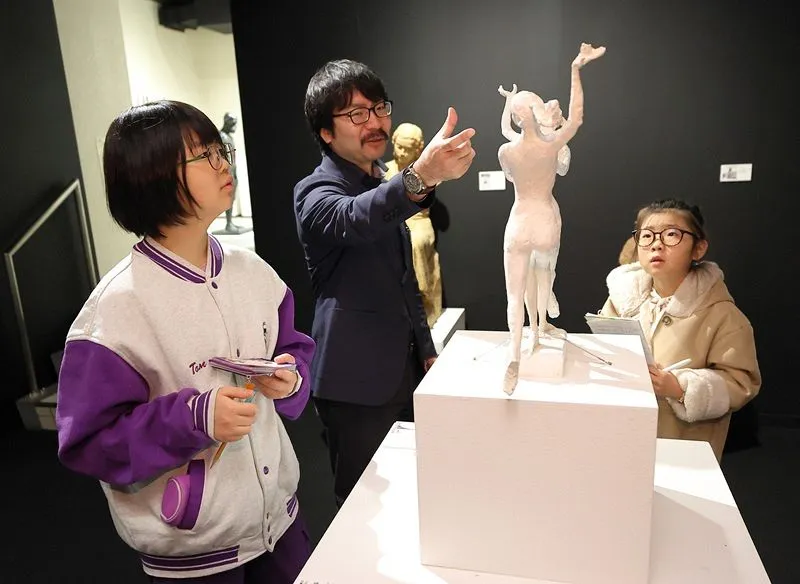 手」から伝わる 本郷新の思い：まなぶんデジタル by 北海道新聞