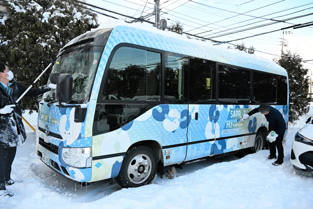 水素バス」に乗ってジャパンモビリティショー札幌へ 札幌ドーム―イオン