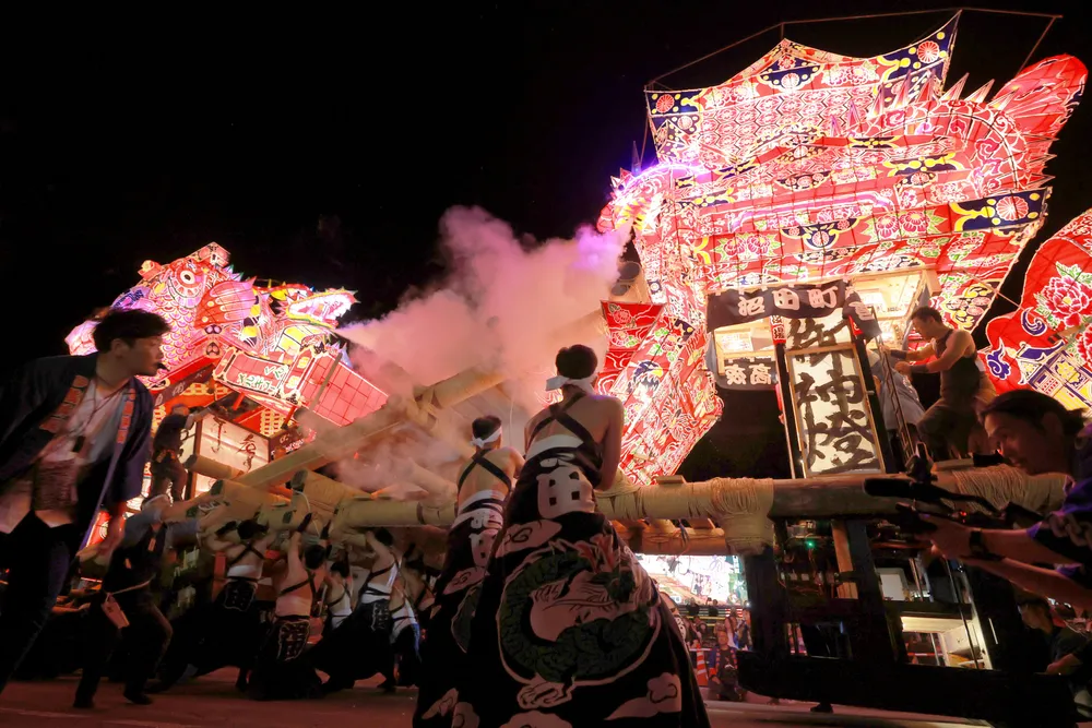 「ヨイヤサー」迫力の喧嘩あんどん 沼田・夜高あんどん祭り50回目開幕