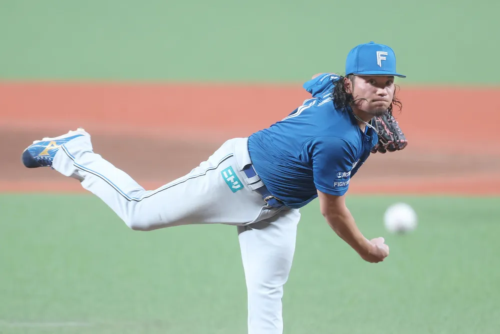 西武戦で6回2失点も、今季9敗目を喫した伊藤＝8月25日（中川明紀撮影）