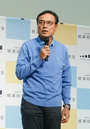 夏季セミナーで発言する経済同友会の新浪剛史代表幹事=19日午後、長野県軽井沢町