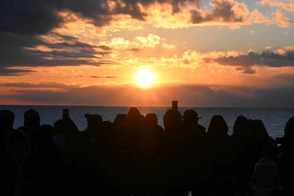 本土最東端・納沙布岬の初日の出　1400人が新年の訪れ喜ぶ
