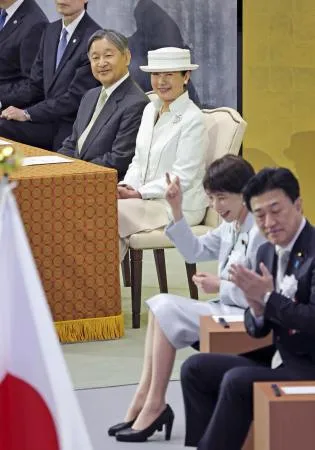 天皇お言葉なしに疑問の声 昭和式典「総合的に勘案」：北海道新聞デジタル