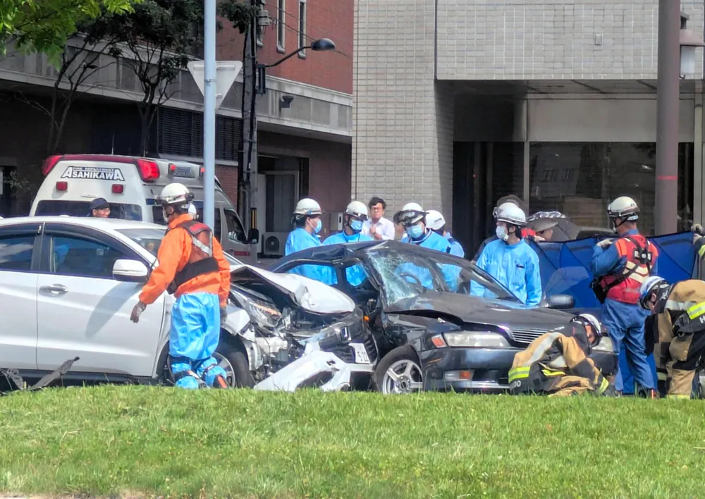 乗用車同士が衝突　98歳男性死亡　旭川の市道交差点
