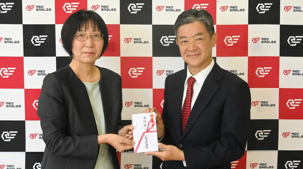 道新、レッドイーグルスに10万円寄付　紙面広告収益から