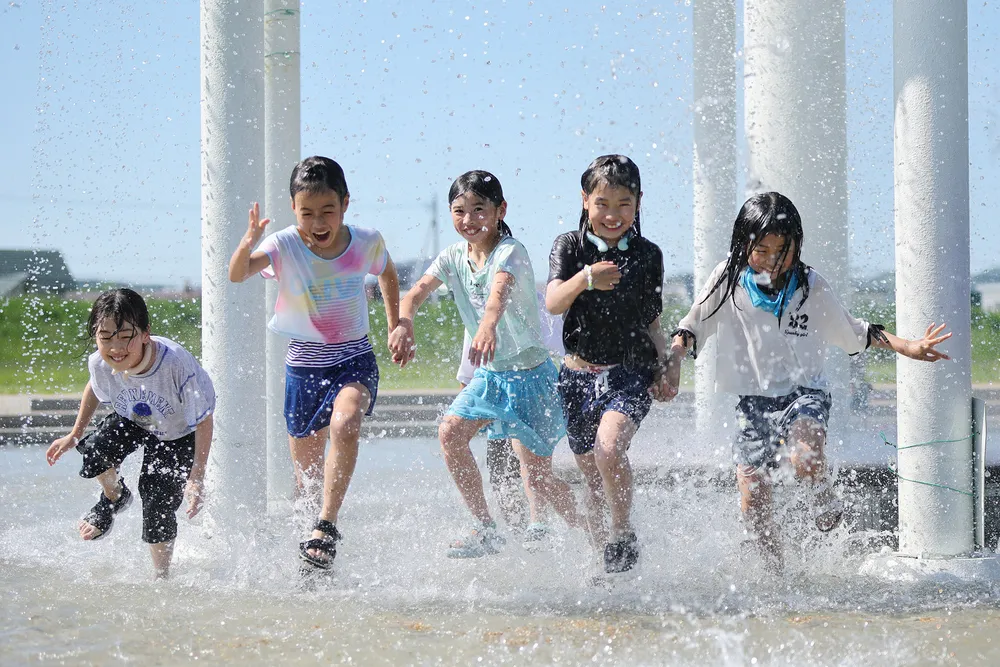 写真10枚】北海道内51地点、今季初の真夏日 熱中症か8人搬送、重症者も