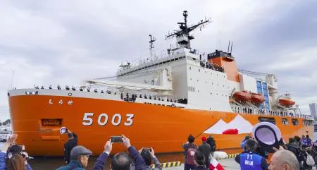 南極観測船「しらせ」横須賀出港 豪州西部を経由、昭和基地へ：北海道
