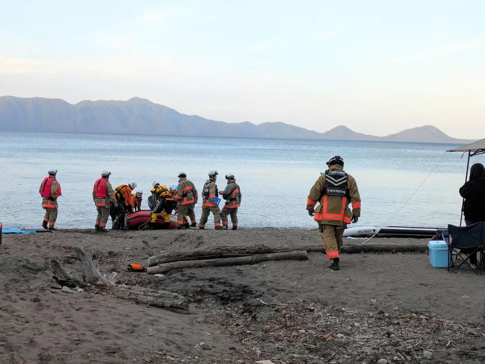 支笏湖でサップとカヤック転覆、3人救助　別のカヤック漂流し1人救助