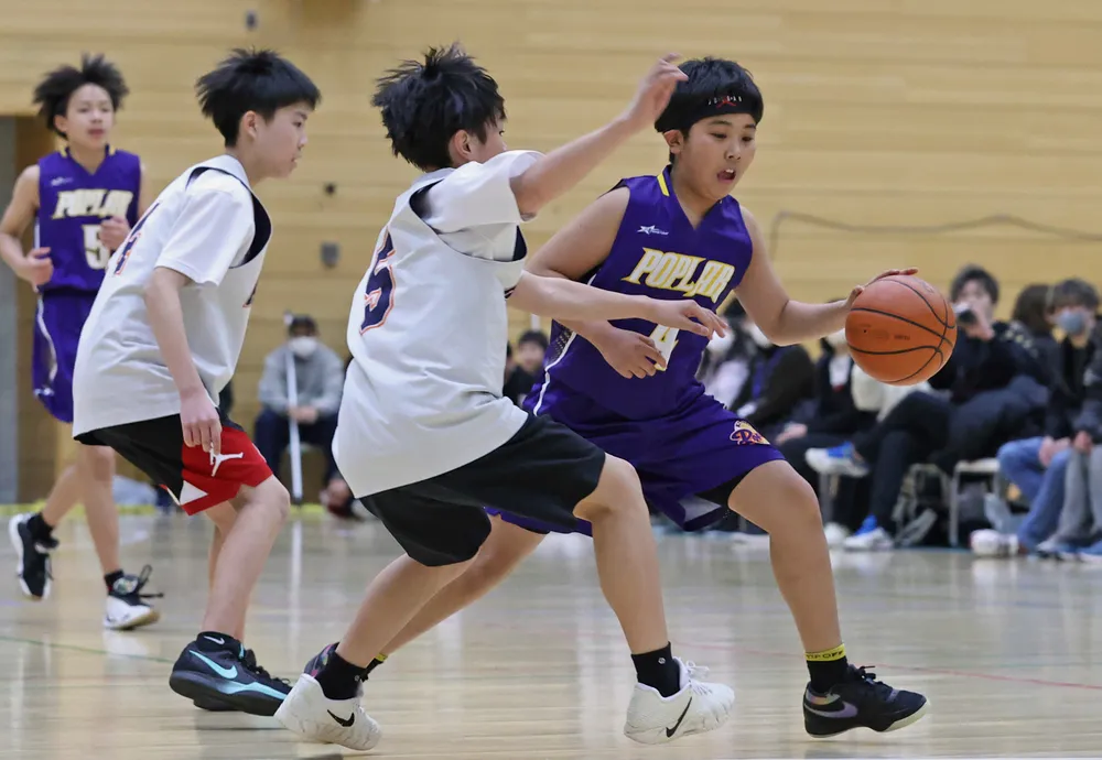 ミニバス激しい攻防 訓子府で大会 オホーツク管内44チーム競う：北海道
