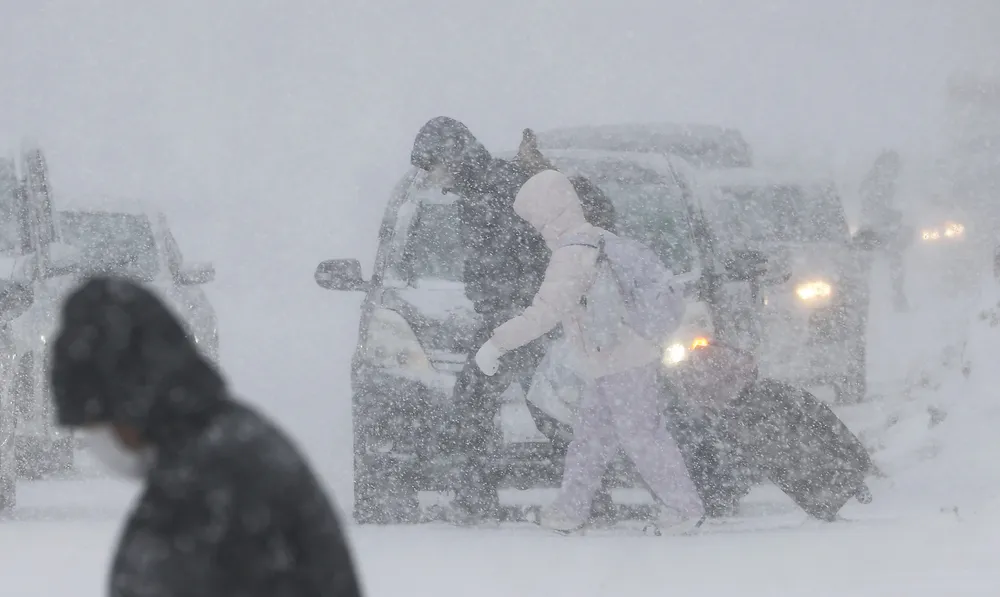 上川管内猛吹雪 生活を直撃 幌加内町朱鞠内で38センチ、運休や臨時休校
