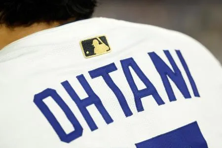 大谷カード、4億7千万円 金色ロゴ付き、世界で1枚：北海道新聞デジタル