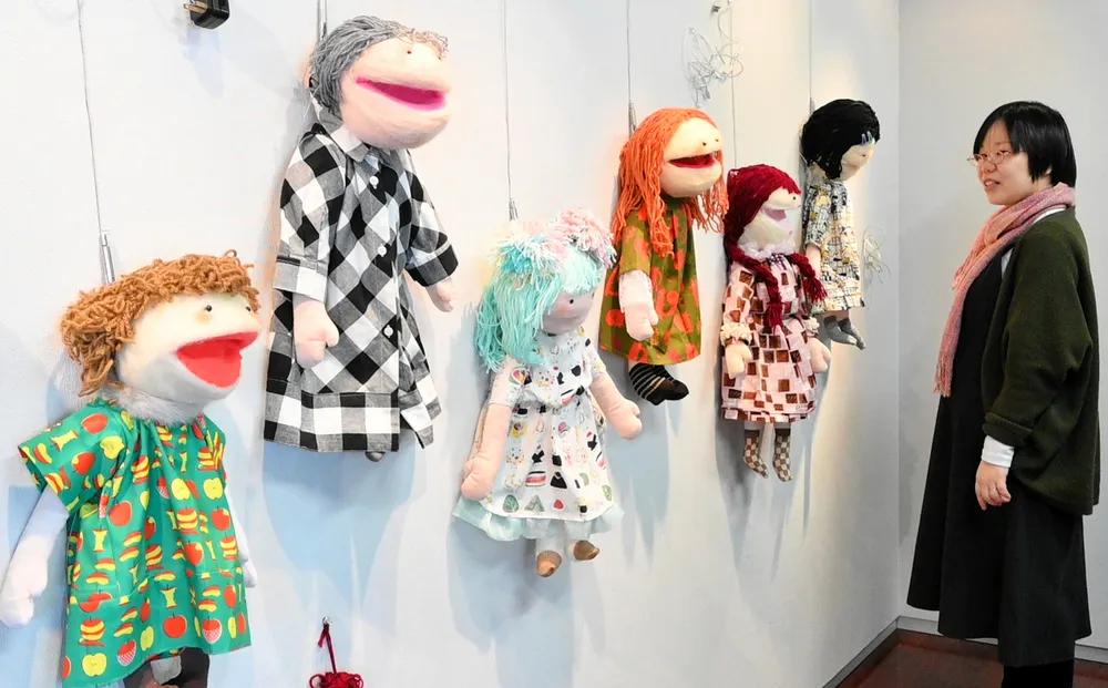 羊毛フェルト人形 表情柔らか 岩教大・和田さんが作品展：北海道新聞