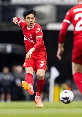 遠藤 航(リヴァプール 背番号3) - 海外サッカー 選手名鑑