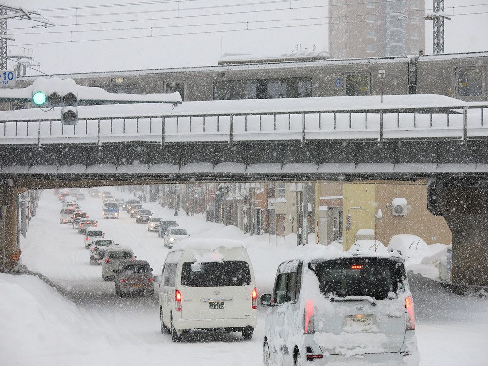 小樽で12時間46センチの記録的大雪 交通網混乱、ごみ収集