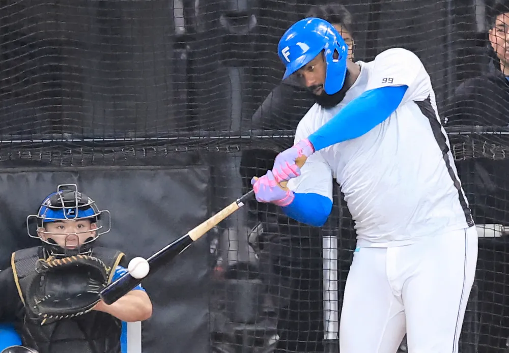 日本ハム、本拠地開幕戦に臨む 初勝利へレイエスら打撃練習に汗＜＃F